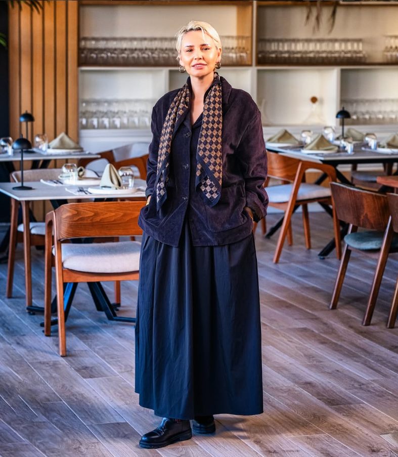 Birgül Öztürk, danışmanlığını yürüttüğü bir restoranın salonunda