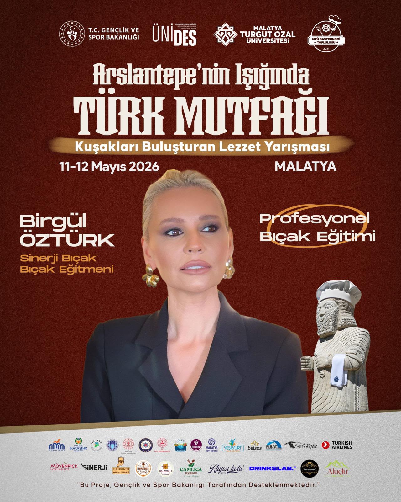 Birgül Öztürk, Malatya Gastronomi Festivali'nde jüri plaketini alırken