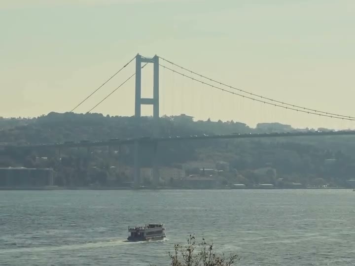 Divan Kuruçeşme'den Boğaz ve köprü manzarası