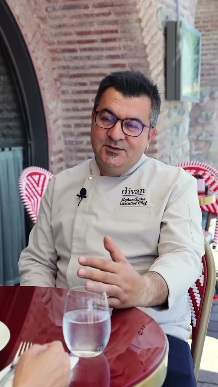 Divan Executive Chef Ayhan Aydın, röportaj sırasında