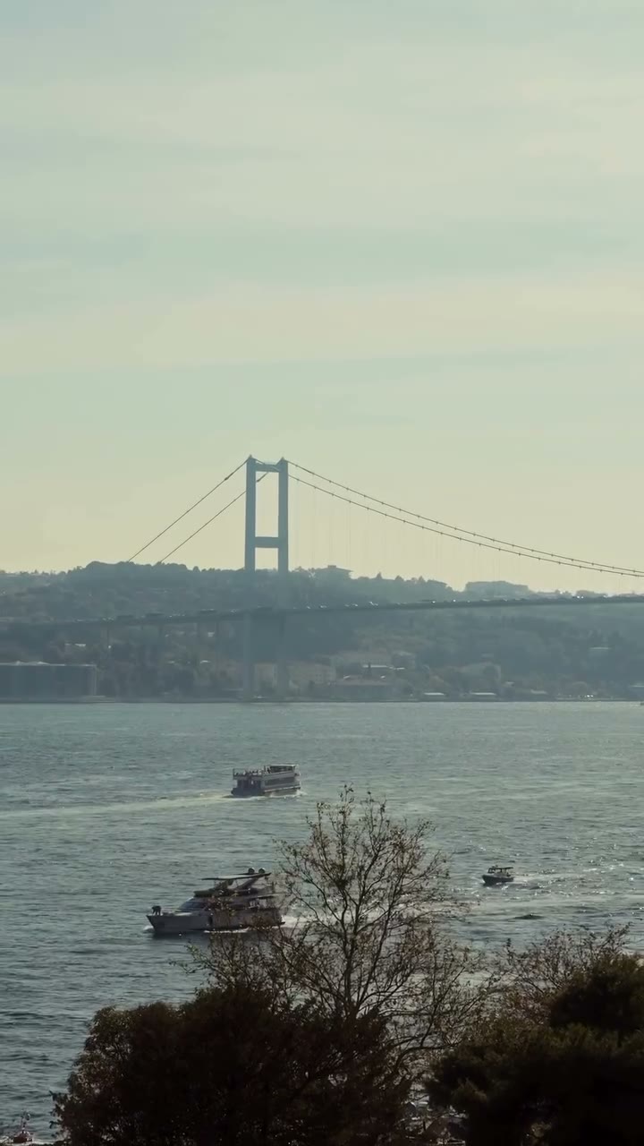 Divan Kuruçeşme'den Boğaz ve köprü manzarası