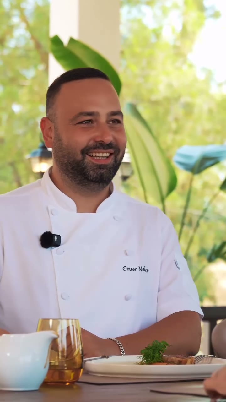 Şef Onur Nalcı, röportaj sırasında